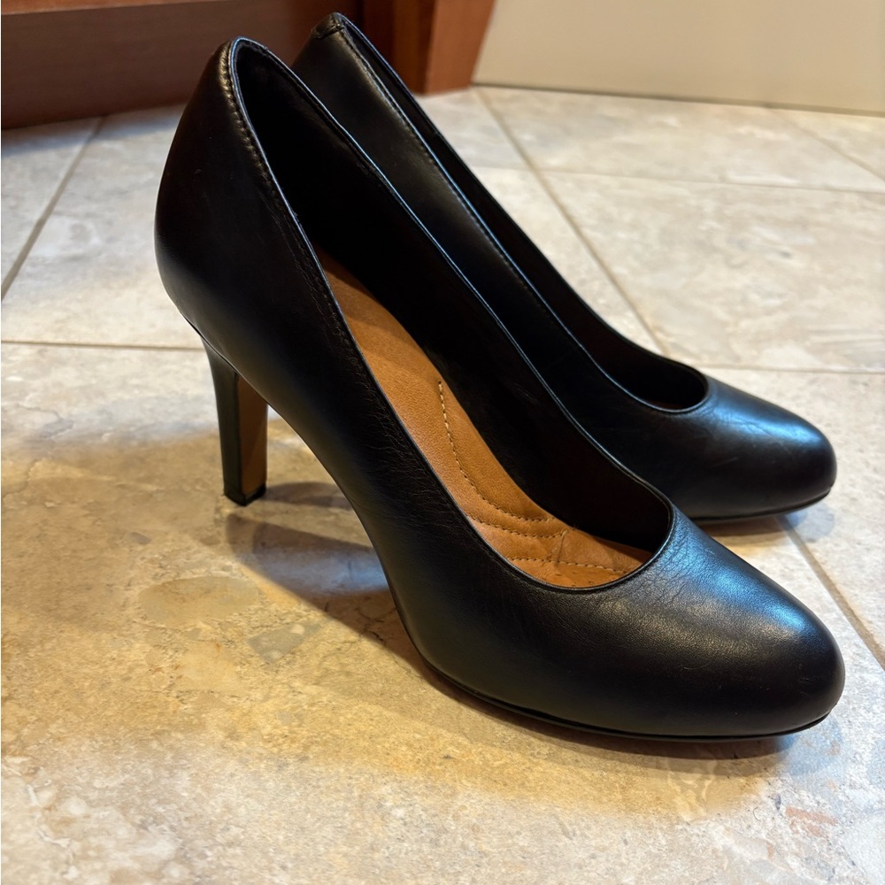Super comfortable Clark leather heels